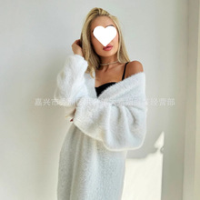 �����q��ɫë���_��Ů�ﶬ�^ϥ�L�ɫᘿ�������㼑��L��������