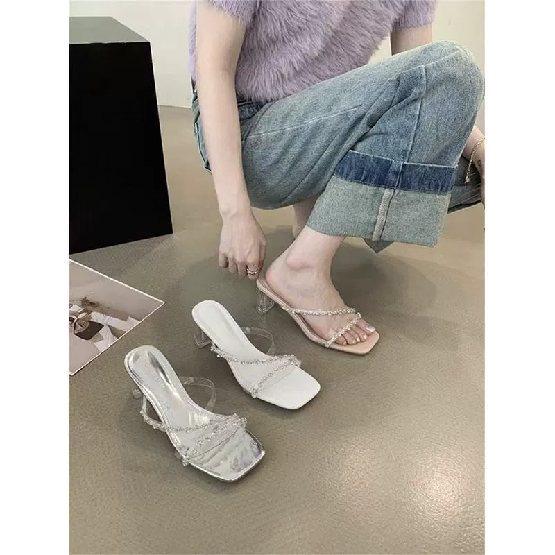 Босоножки на высоком каблуке, тапочки с квадратным носком и цветными блоками, удобные сандалии без шнуровки интернет-знаменитостей, летняя повседневная верхняя одежда 2025 года, нескользящая.