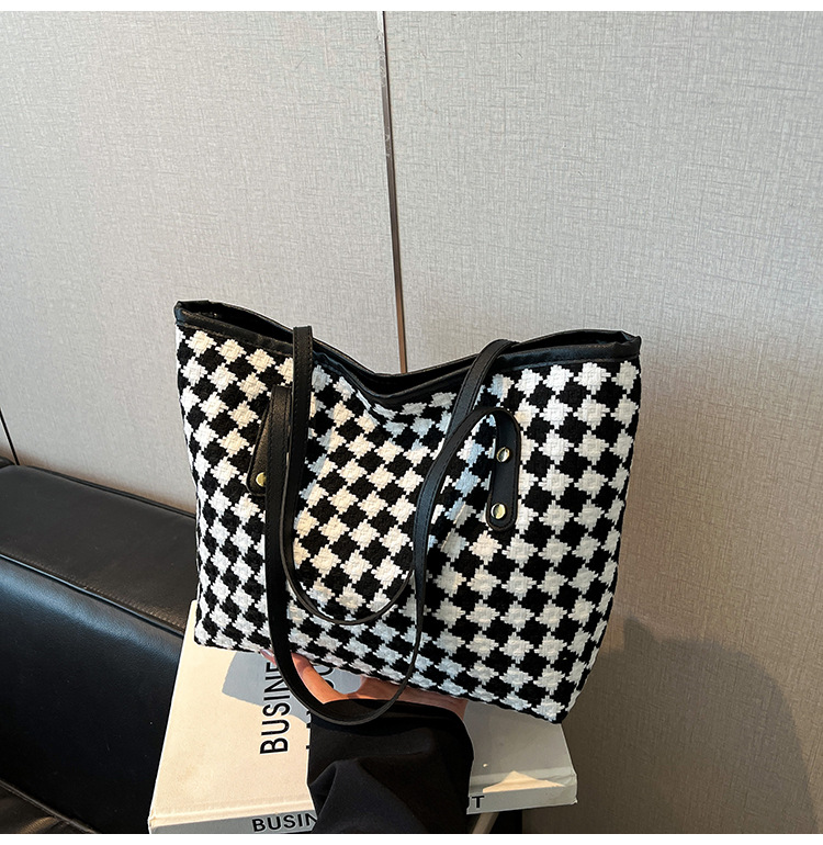 Casual commuting women's bag 2025 Spring checkered simple, stylish and trendy single-shoulder crossbody bag tote bag undefined