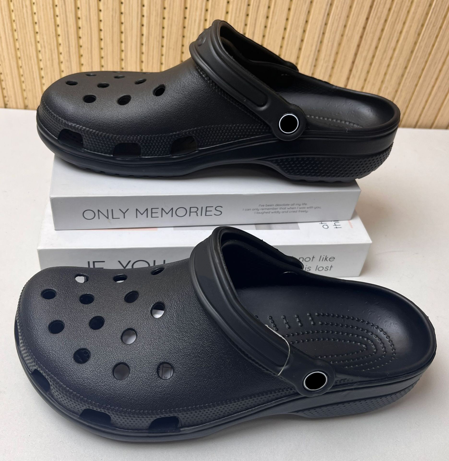 Labeled star [black]