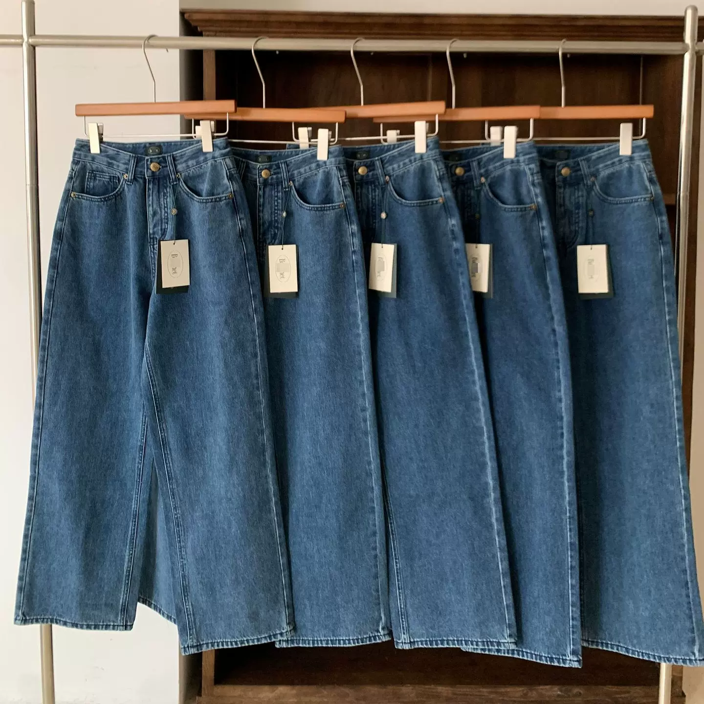 现货2025秋季新韩国东大门宽松气质纯色高腰直筒显瘦牛仔裤长裤女