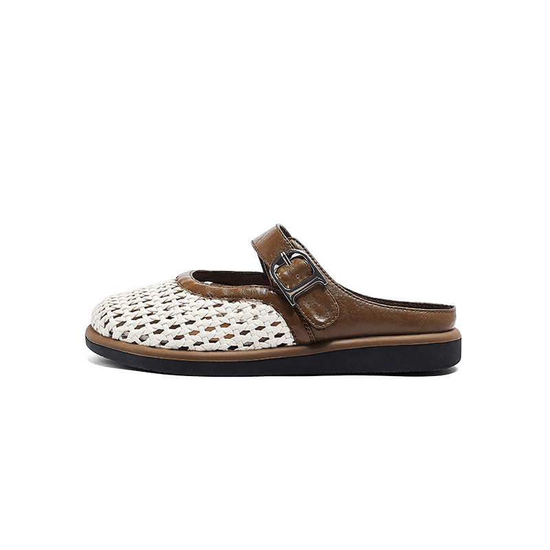 August Lion Deng Baotou pantuflas mujeres 2025 nuevo estilo verano ropa exterior tejido con falda sandalias y pantuflas planas de un pie