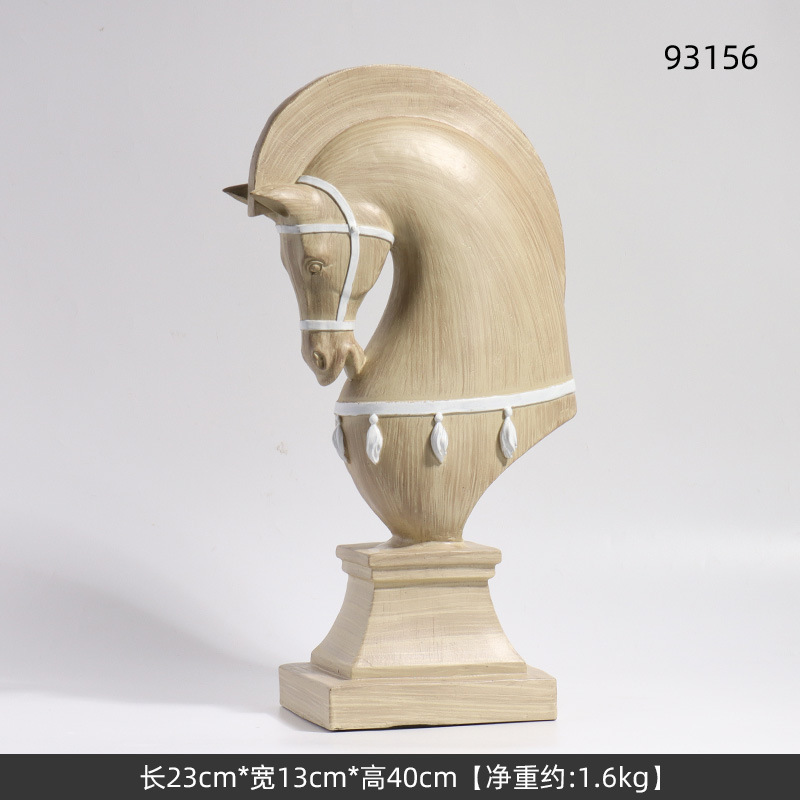 ヨーロッパ式の家庭のレトロな置物は木目の馬の頭に似せて、木の木馬の客間の玄関に動物の樹脂の工芸品を並べます。|undefined