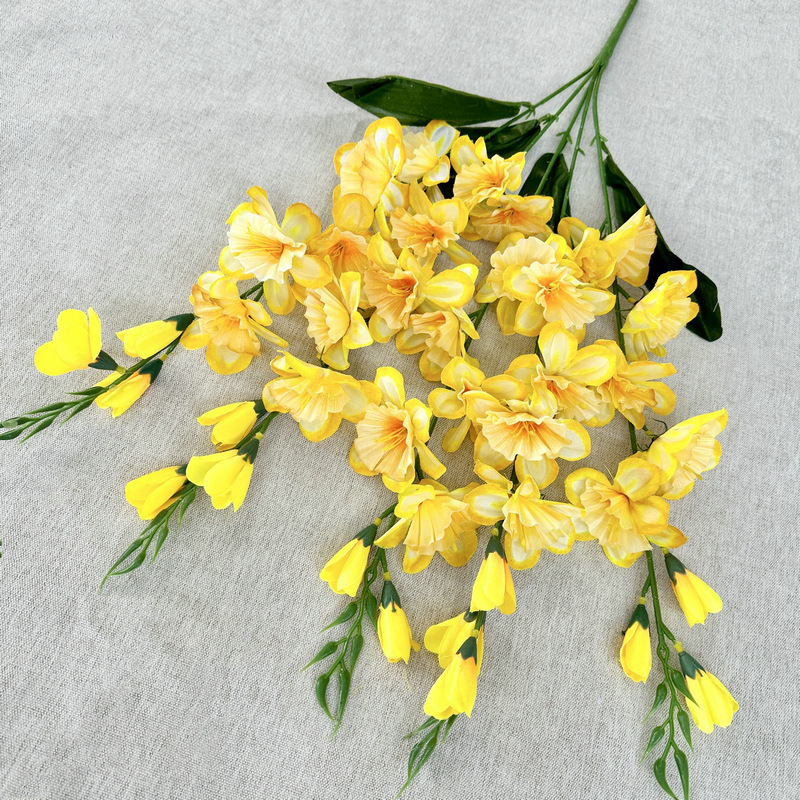 シルク印刷の大水仙の造花のシミュレーションの花束は食卓を飾って花を飾って客間を飾って人工花を飾っています。|undefined