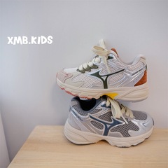 2025 秋の新子供靴男の子軽量快適なスポーツランニングシューズ韓国スタイルのレトロな多用途女の子カジュアルシューズ