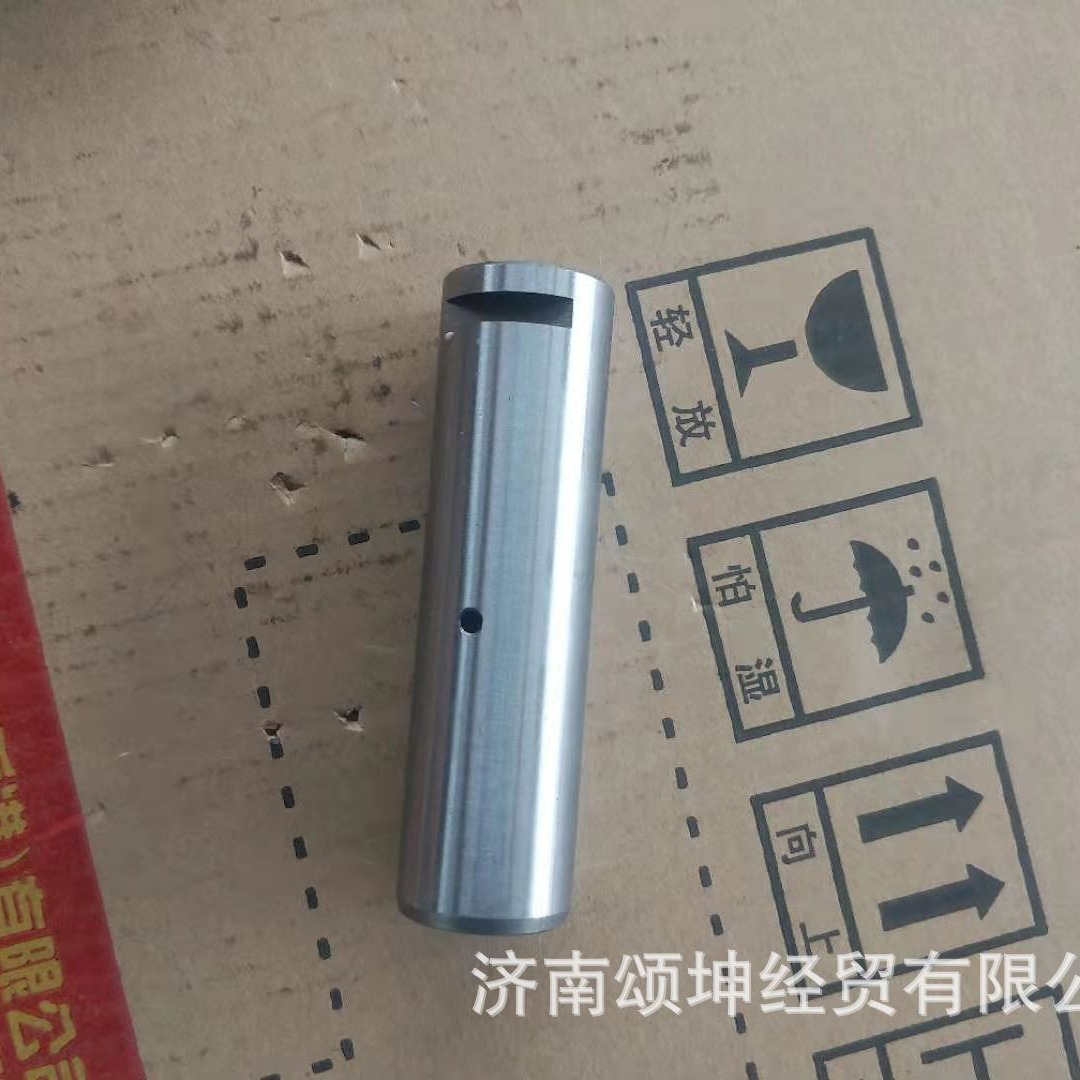 供应重汽亲人豪沃WG2212050028惰轮轴左