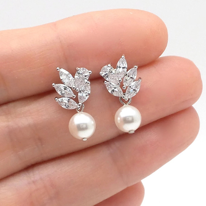 1 Pair Simple Style Geometric Imitation Pearl Copper Plating Zircon Drop Earrings display picture 3