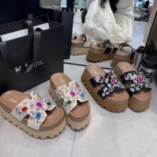 ins轻奢彩钻拖鞋2026夏季新款复古水钻厚底增高休闲百搭外穿凉拖