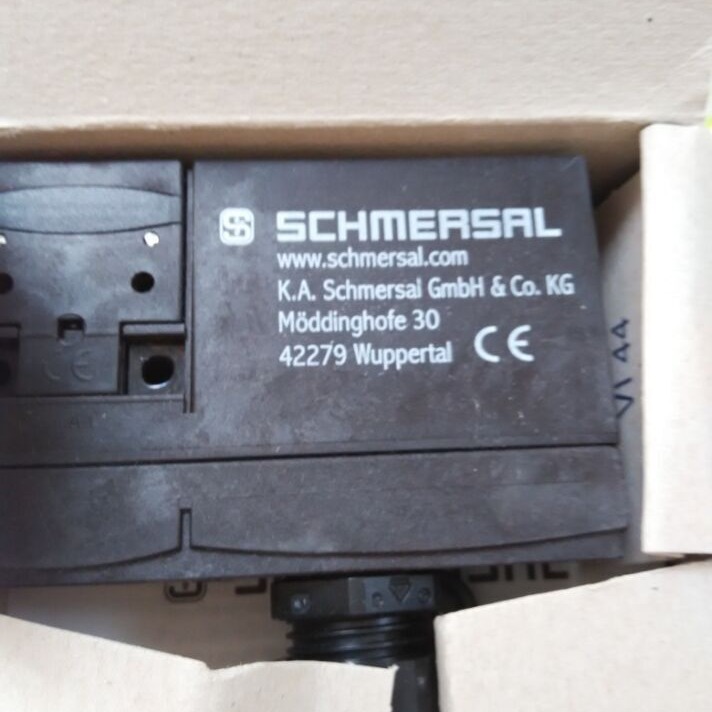 全新AZ 16-02ZVRK-M16开关 德国Schmersal门锁开关