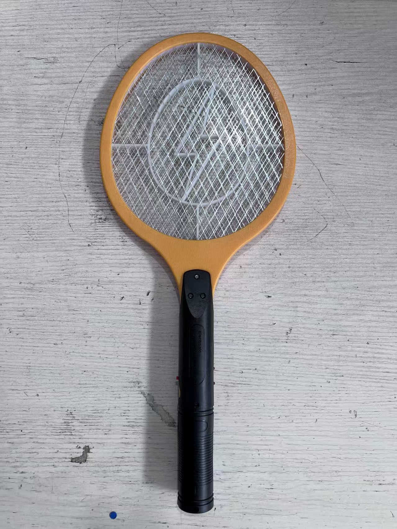 Venta caliente transfronteriza eléctrica mosquito swatter Brasil enchufe recargable mosquito swatter potente hogar mosquito swatter venta al por mayor