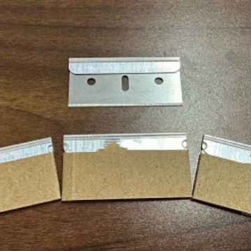 Производитель поставляет односторонние защитные лезвия с двумя отверстиями, скребок для мобильных телефонов, односторонние лезвия, защитные лезвия для очистки автомобильной пленки