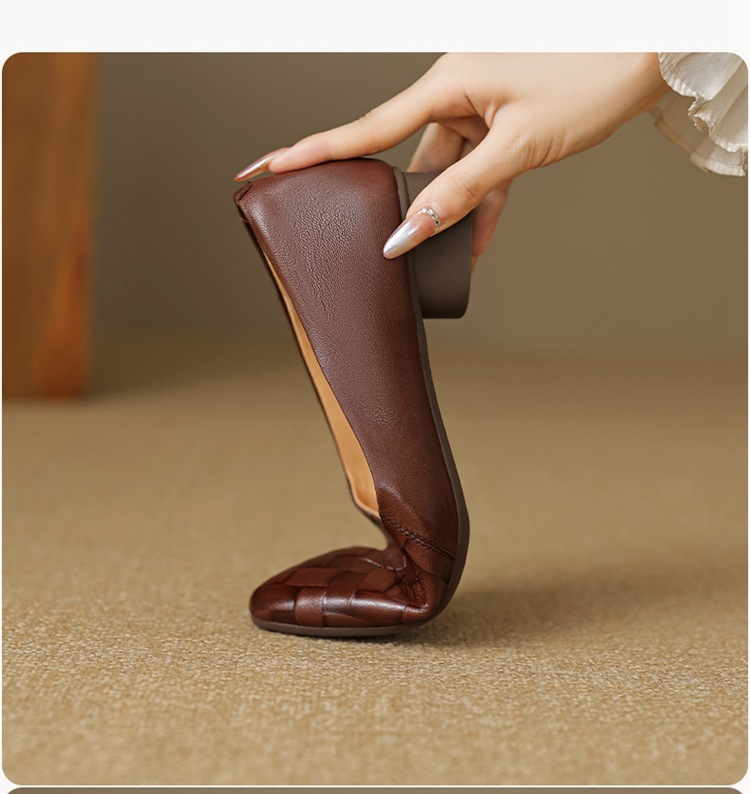 Giày lười nữ mũi tròn miệng nông gót thấp da cừu dập nổi cổ điển — Màu nâu chi tiết 14