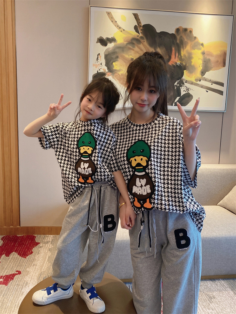 乐可儿2022春夏洋气亲子装 男女童中小童千鸟格卡通刺绣鸭鸭短袖T