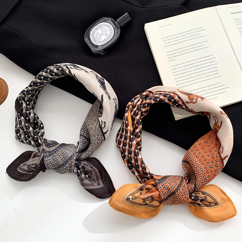 Bufandas de seda cuadrada alta sensación 2025 nuevo estilo coreano delgado moda versátil algodón lino atado pelo bolsa bufandas al por mayor