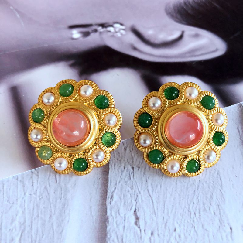 Wholesale Jewelry Retro Inlaid Color Pearl Stud Earrings Nihaojewelry display picture 2