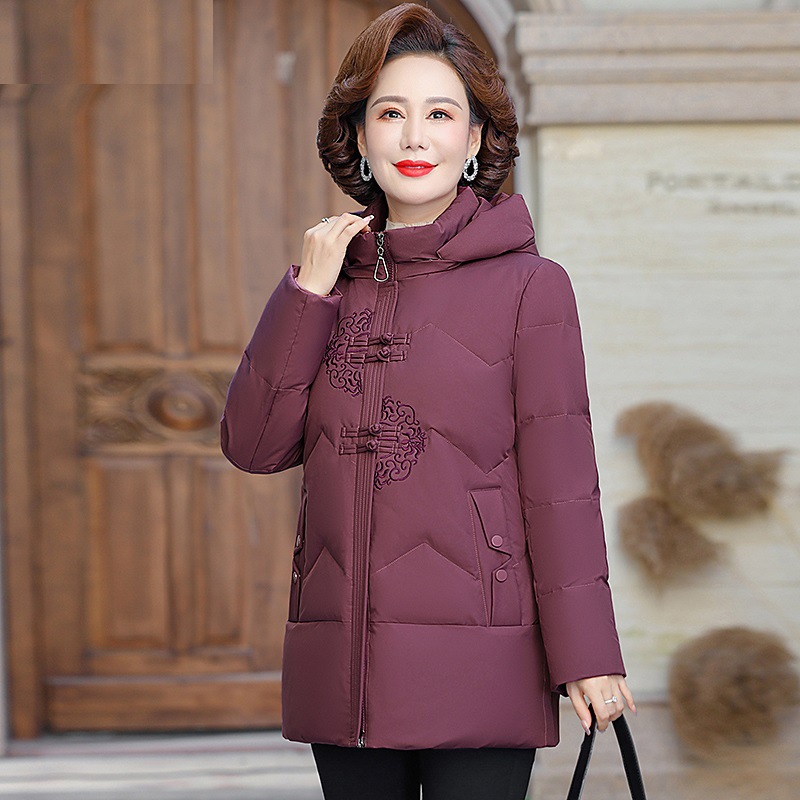 品牌中老年盘扣奶奶款羽绒服女加厚2026新款保暖妈妈冬装洋气外套