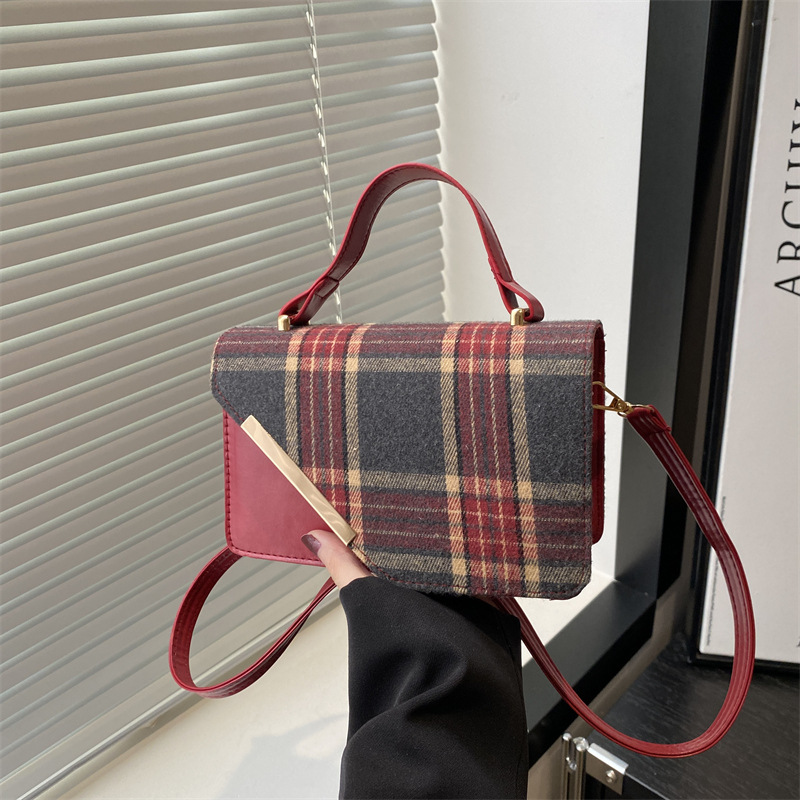 Bolso de mujer 2024 nueva moda retrógrada bolso cuadrado pequeño nicho de diseño universal bolso de hombro mochila