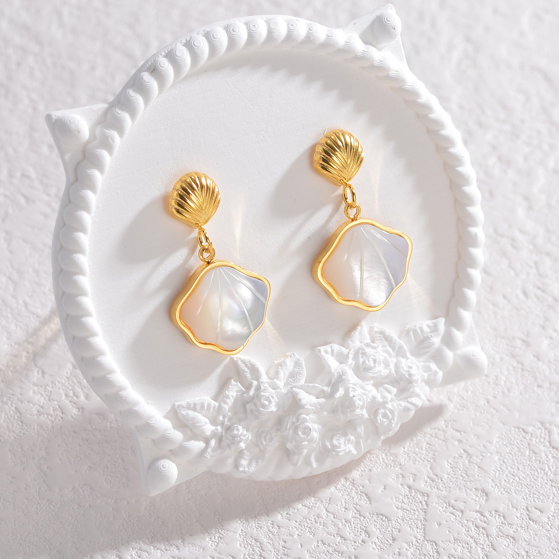 Oval, Heart Shape, Shell Pattern 1 Pair Elegant Oval Heart Shape Shell Inlay Titanium Steel Pearl Drop Earrings