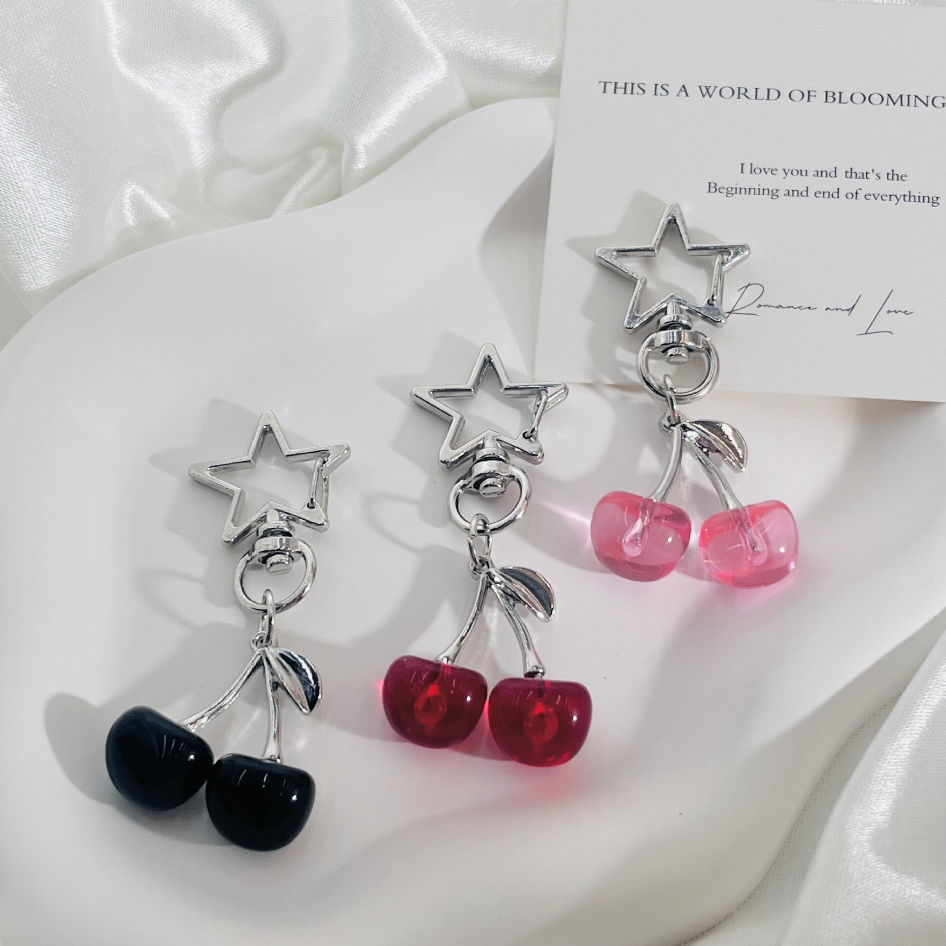 Kreativer Metall-Schlüsselanhänger in Kirschform mit Fünfzackigem Stern, Simulierter Fruchtanhänger, Mädchen-Taschen-Schlüsselring, Niedliche Dekoration, Geschenk – Detail 4