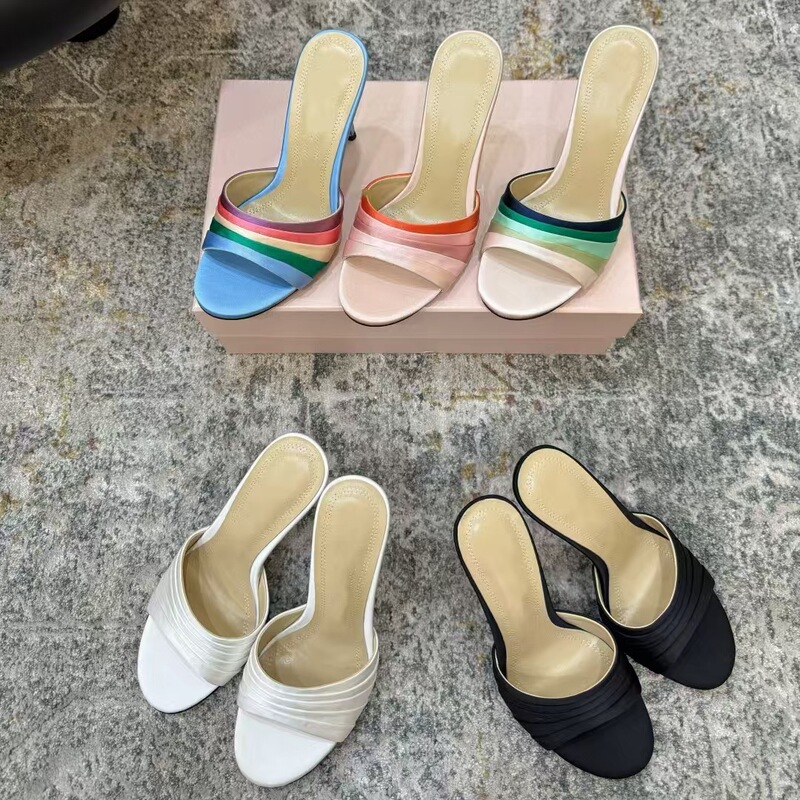 2026 Summer Jelly Shoes for Women, Sandals to Match Skirts, Beach Non-Slip Flat Versatile Plastic Crystal Slippers 2026 Summer Jelly Shoes for Women, Sandals to Match Skirts, Beach Non-Slip Flat Versatile Plastic Crystal Slippers