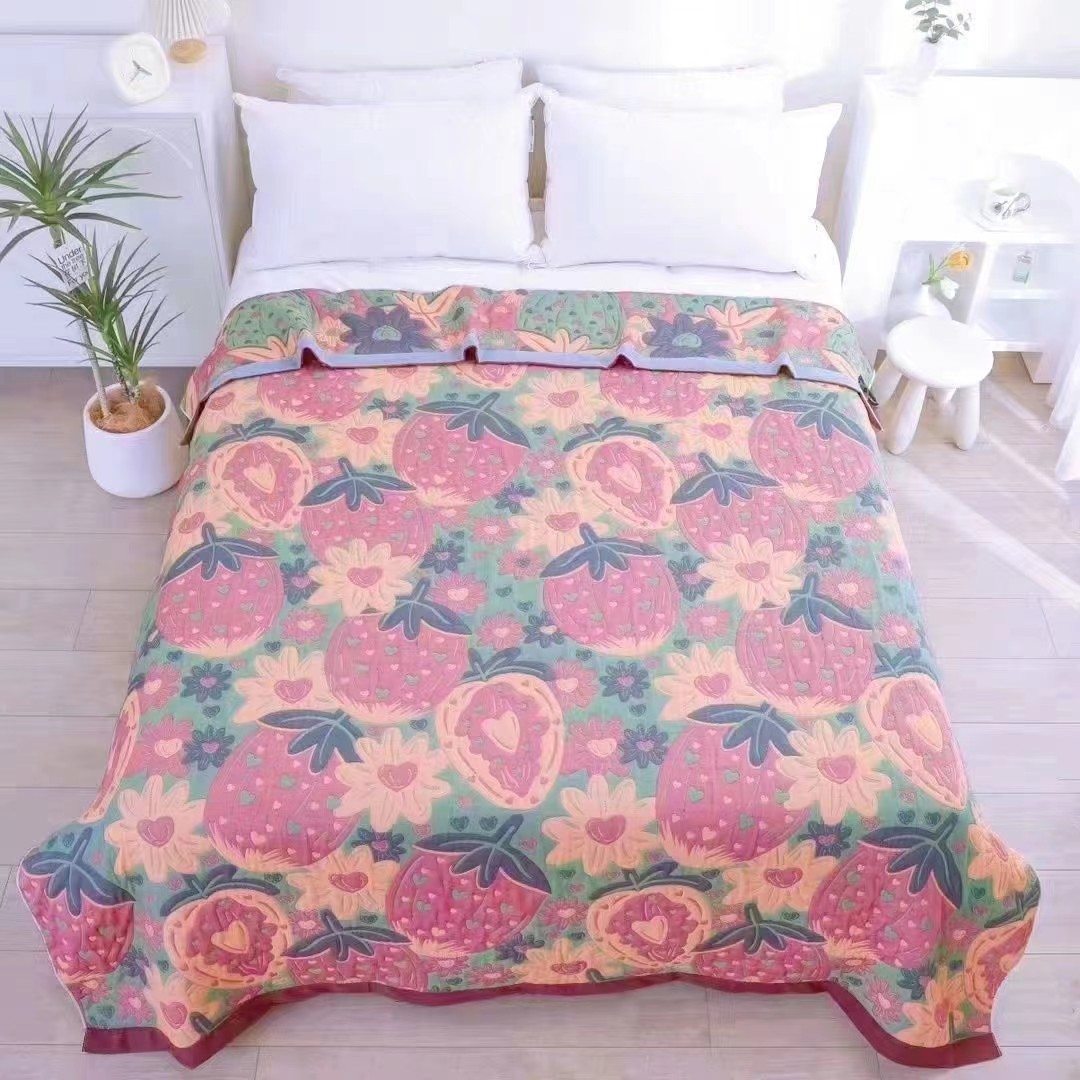 A big strawberry throw blanket / 150*200CM