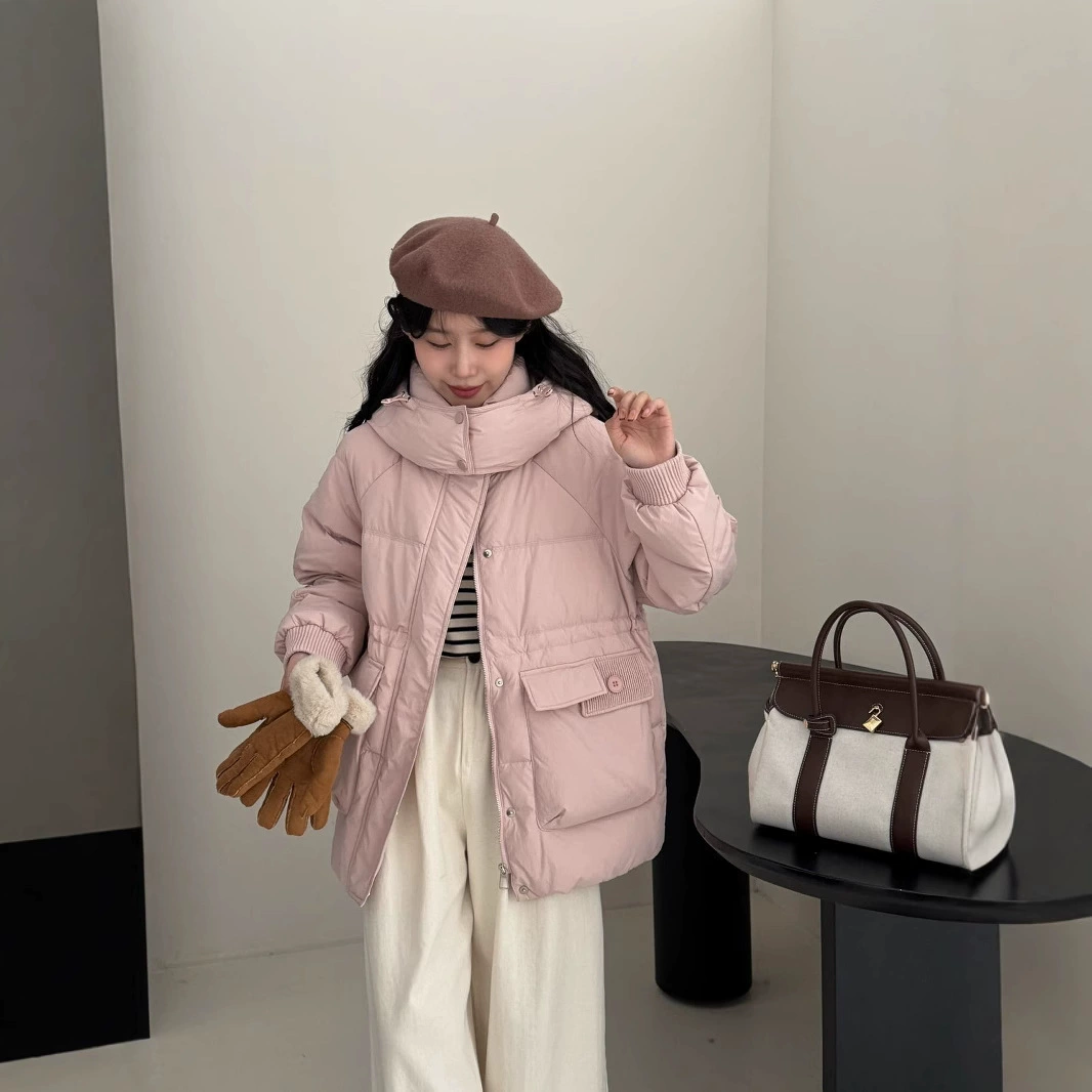 Новая модная тенденция белой утки зимой 2024 года тонкая повседневная дикая пуховик маленький ветрозащитный