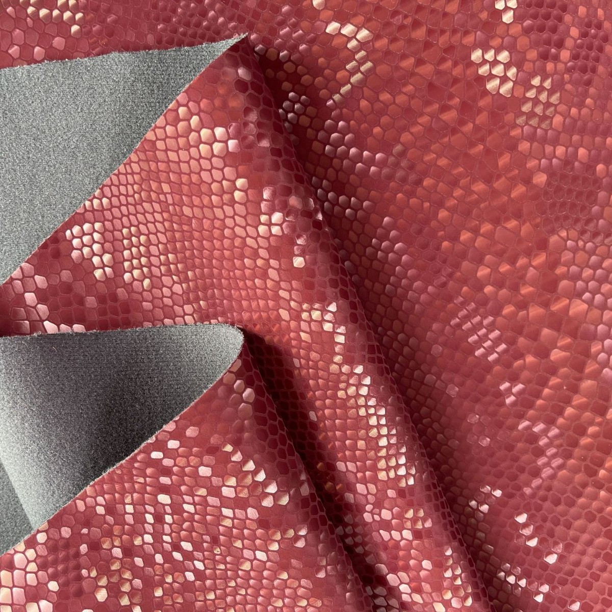 Fabricante spot PU equipaje de cuero artificial material de cuero brillante patrón de serpiente de alto brillo patrón de escamas de dragón bolso de cuero embalaje de la carcasa del teléfono móvil