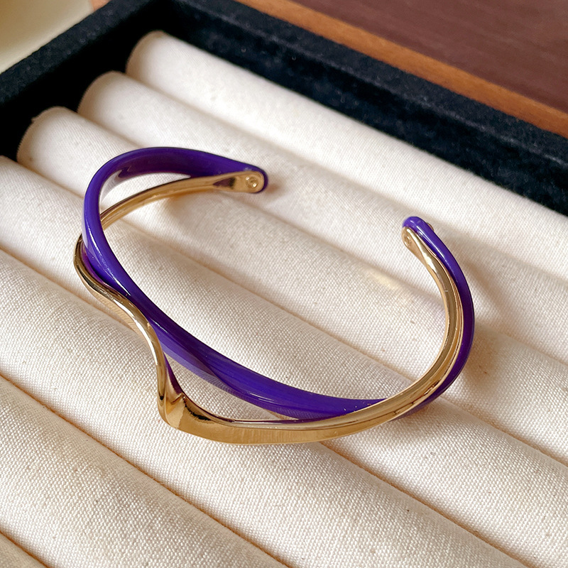 欧米のクロスボーダーにジルコンを入れて、ブレスレットを開けます。