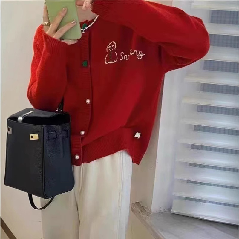 Demi-season sweater with a round collar