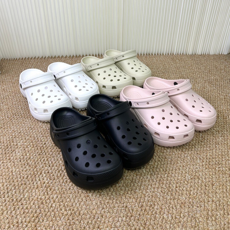 Dongguan Factory Store 2026 Summer New Cloud-Style Perforated Shoes Eva Thick-Soled Beach Shoes Height-Increasing Women's Sandals
