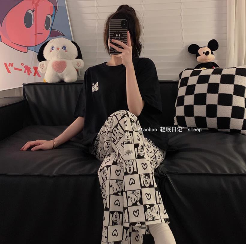 짧고 긴 검은 작은 광장 미키