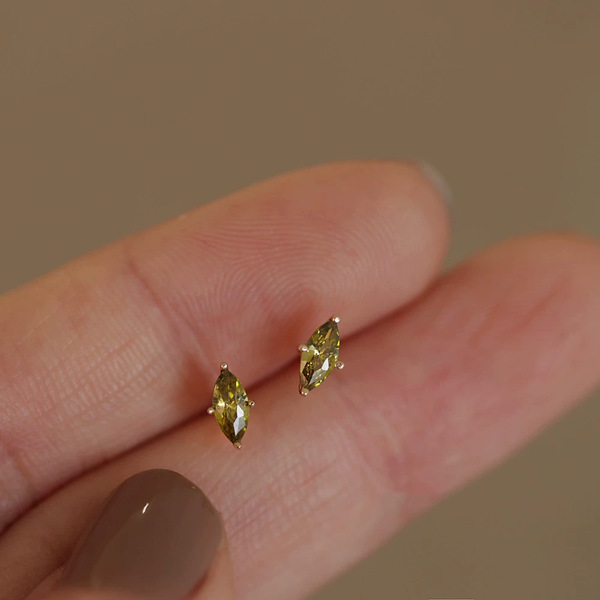 Fresh green earrings with zircon
