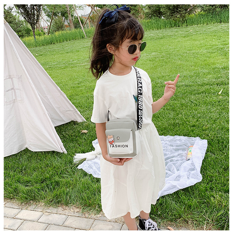 Wholesale of new Korean-style small square bags, cute single-shoulder bags for export, wide-shoulder crossbody bags, cosmetic bags, mobile phone bags and women's bags undefined