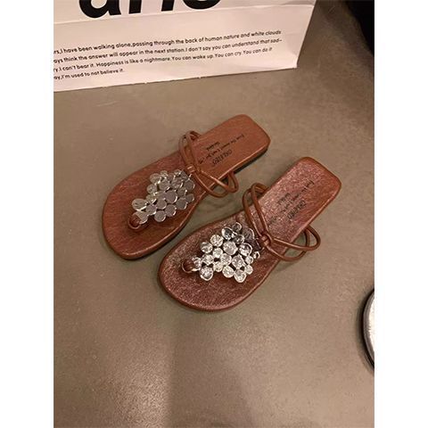 Trendy High-Appearance Beach Flip-Flops 2025 Spring/Summer Model Internet Celebrity Style Thong Sandals Vacation Roman Sandals for Women