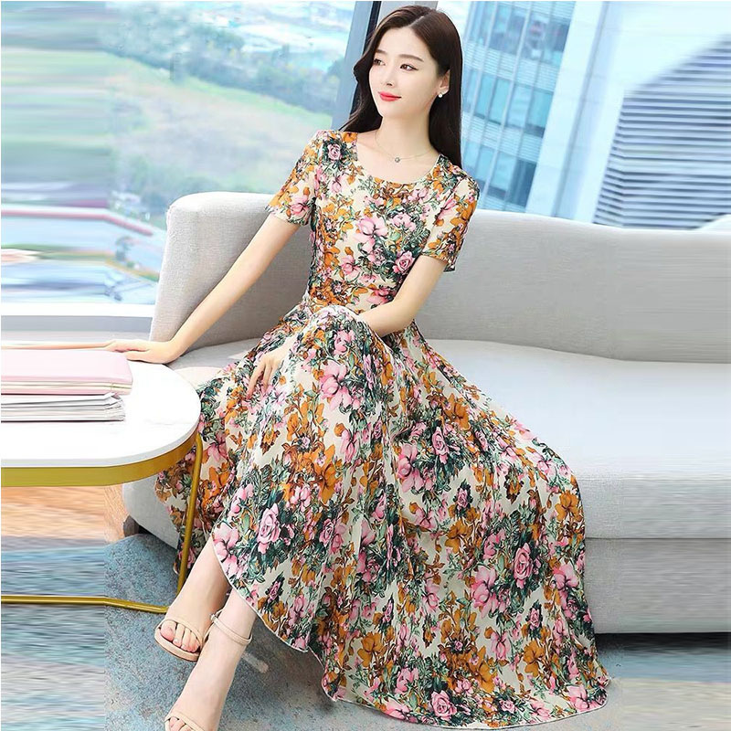 Fashionable and Stylish 2025 Spring and Summer Short-Sleeved Ice Silk Floral Dress for Women with Slim Waist and Extra Long Skirt