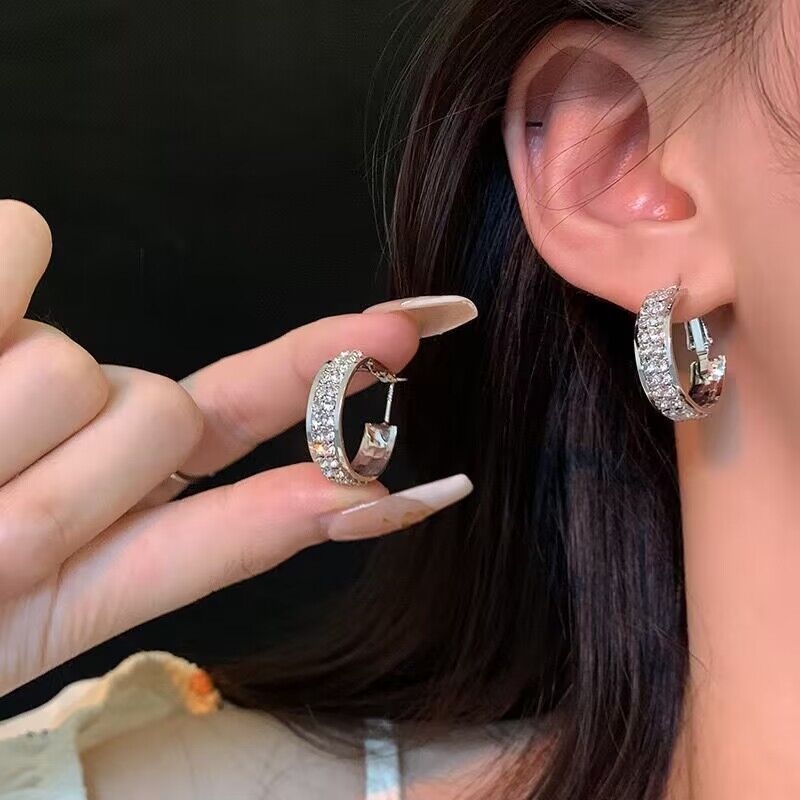 Golden sophisticated elegant fashionable earrings