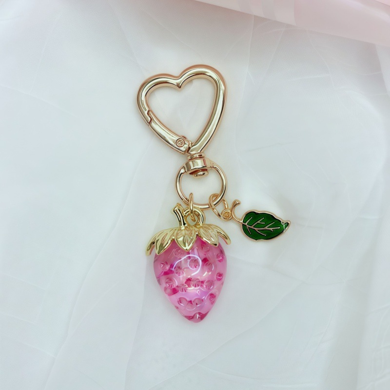 Fijación de bolsos de fresa llavero hermoso teñido colgante de fresa decoración colgante de bolsos de mujer accesorios pequeños colgantes frescos