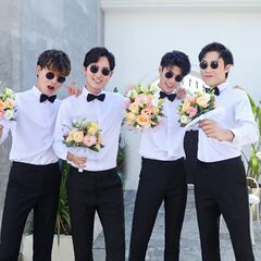 連れ合い服の兄弟服のスーツの洋式の結婚式のドレスはキスして合唱して長袖のシャツの男性の秋冬を演出します。