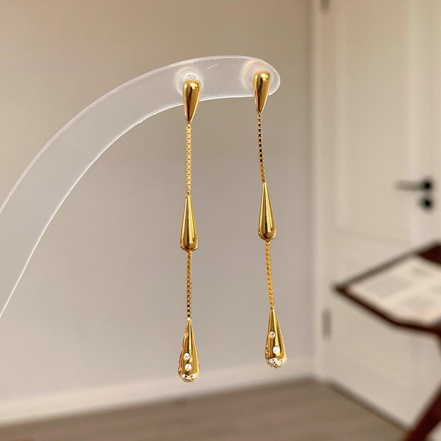 Rachel's Same Style Golden Water Drop Tassel Earrings 2025 New High-End Niche Unique Elegant Earrings