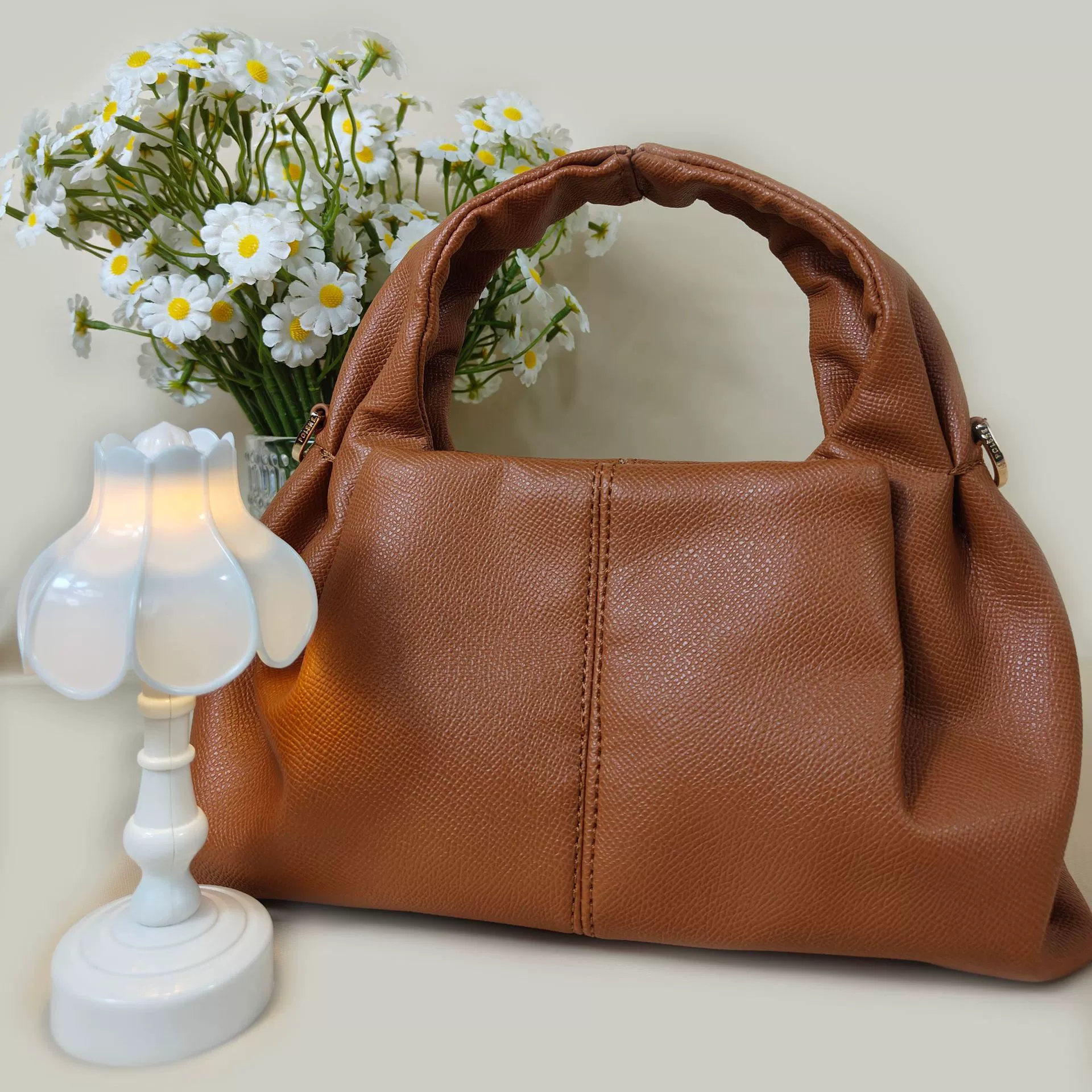 Universal retro one-shoulder bag