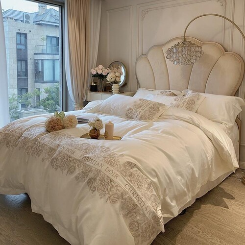 Light Luxury Style 100-count Long Staple Cotton Four-Piece Set with Delicate Girl Heart Embroidered Duvet Cover, Soft All-Cotton Bedding Set 1.8m