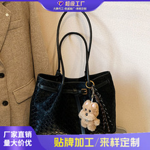 �羳��Լ���е�������ذ�2026�����¿�����ʱ�м�Լ����Ů�����