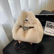 秋冬季毛绒绒小包包女2026新款百搭洋气斜挎包网红手提毛毛水桶包
