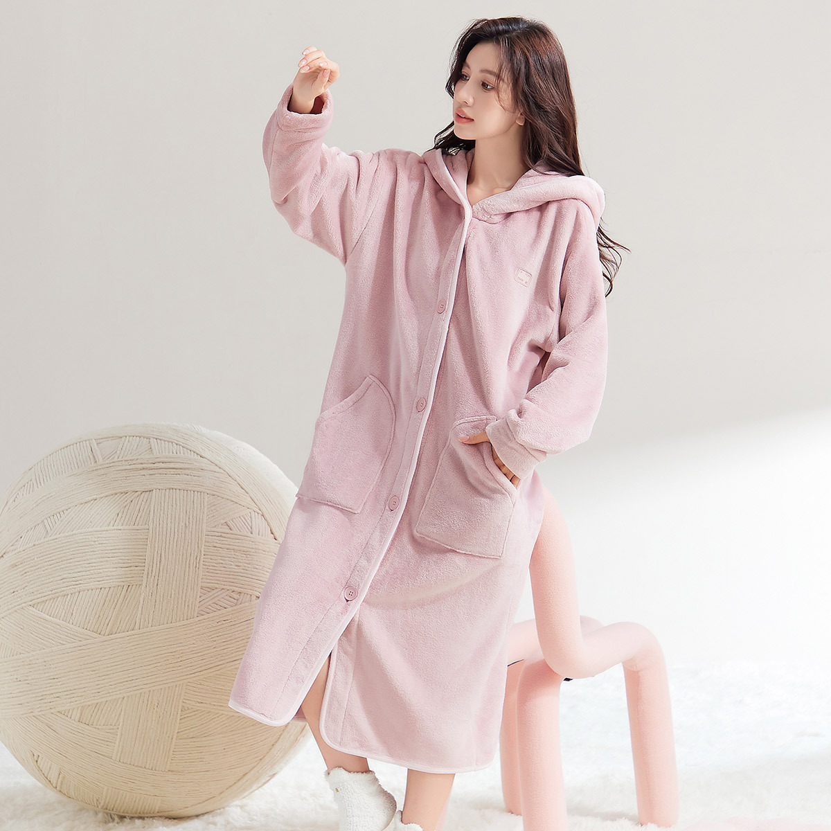 핑크색 후드 가운