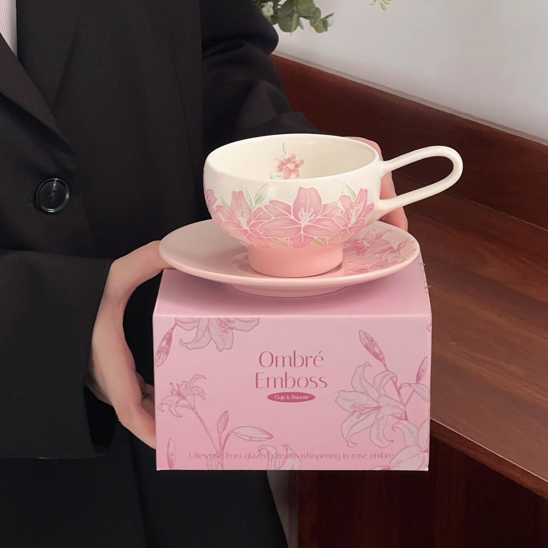 Taza de cerámica de Shangn taza de café lirio relieve damas domésticas taza de agua de gran capacidad taza de café pistil