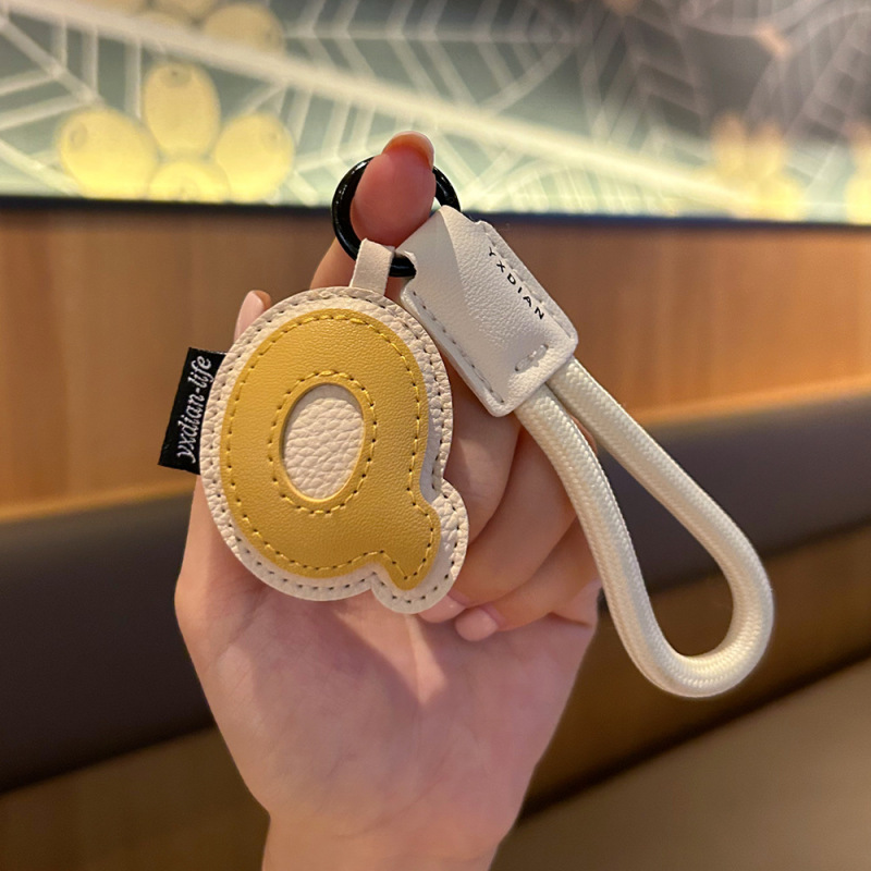 クリエイティブレザー 26 英字キーホルダー絶妙なレザーシンプルなカップルバッグペンダント小さなギフト|undefined