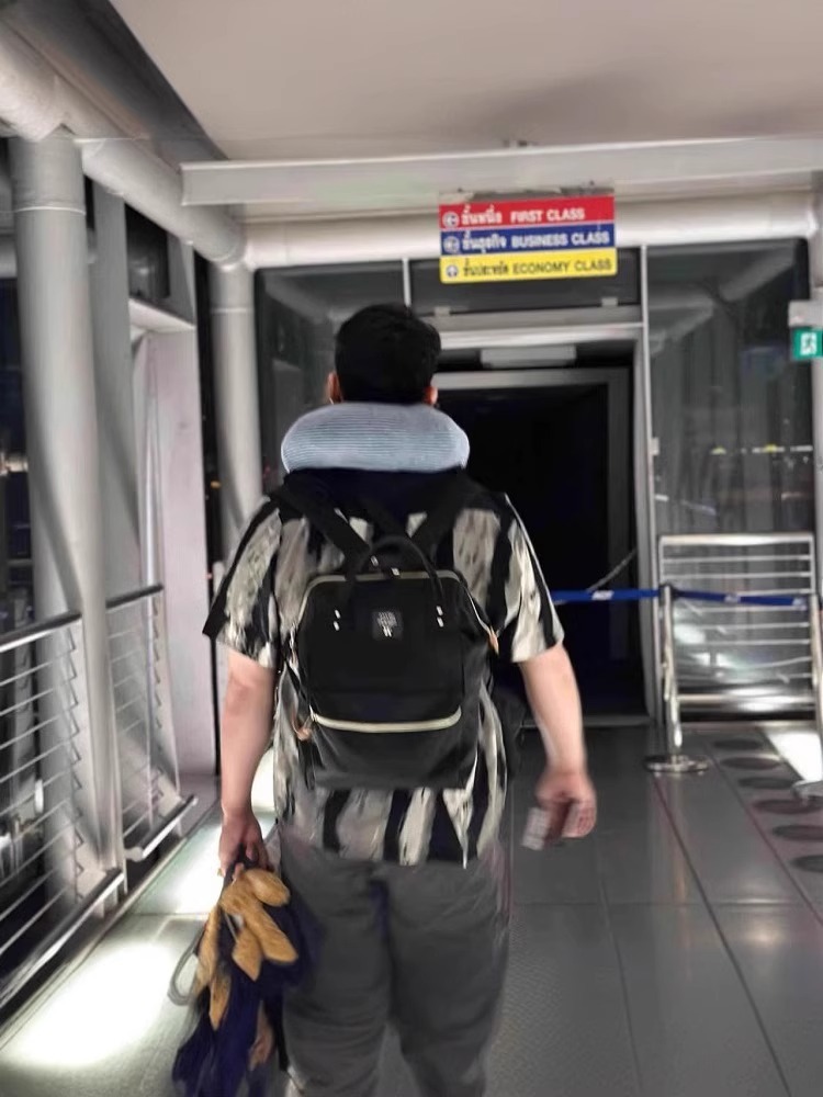 跨境爆款护颈飞机枕 便携神器u型枕套可填充衣服行李可收纳旅行包