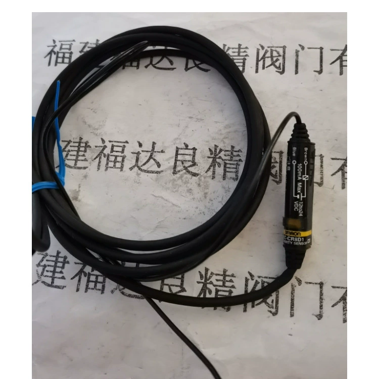 E2EC-CR8D1 2M близок к выключателю