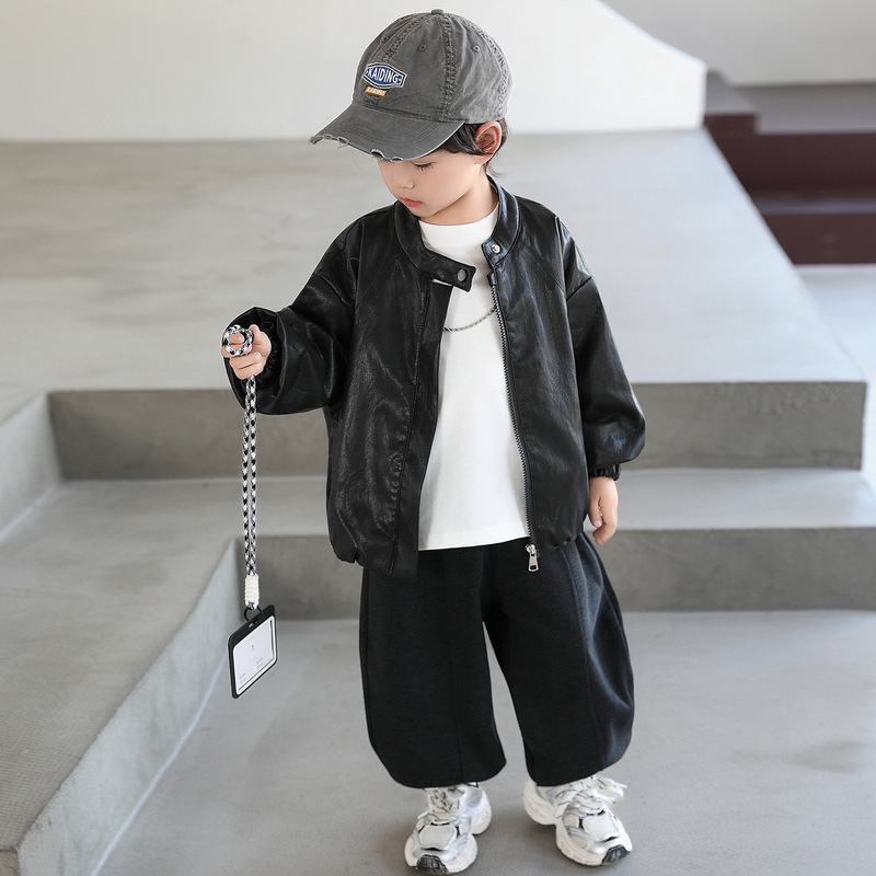 Children's Korean-style leather jacket set 2026 spring and autumn, for toddlers and young children, featuring a PU leather jacket, a base layer shirt, and jogger pants, a three-piece set