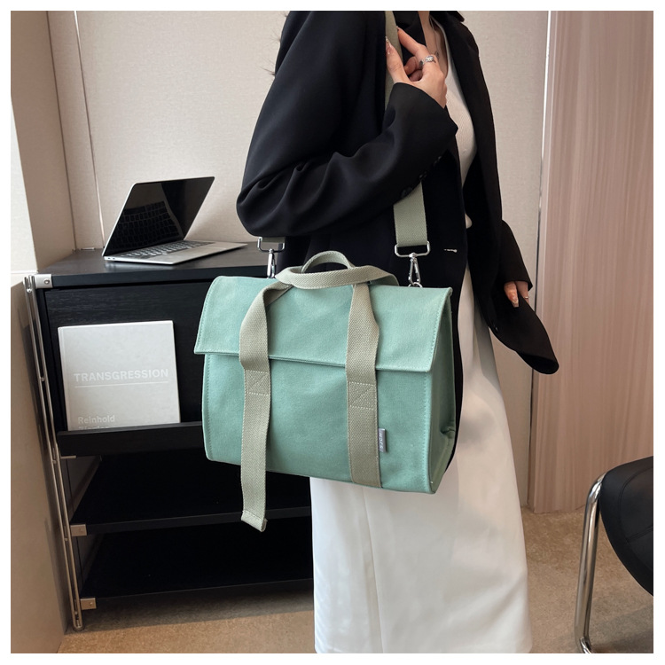Comercio exterior bolsa de lona para las mujeres 2023 nueva moda japonesa y coreana bolsa de mano portátil nicho de alta calidad bolsa de mensajero del hombro
